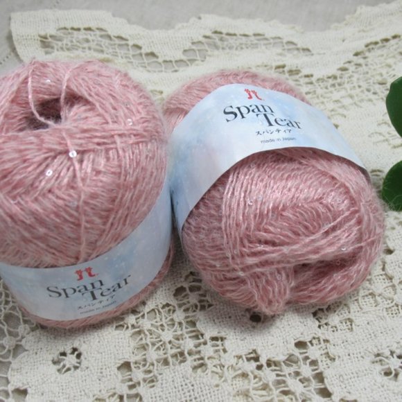 🐑 Lace Yarn with sequins, soft salmon pink color, Japanese yarn - Picture 2 of 10